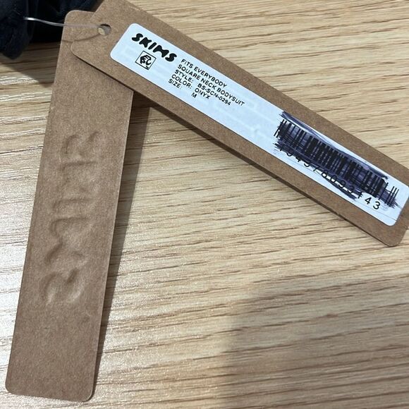 NWT Skims Fit everybody square neck bodysuit Onyx Medium BS-SCN-0294 - Picture 9 of 9